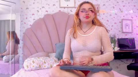 Snapshot of carmesi_ chatting on 05/01/26, 06:45 carmesi_ online show from 05/01/26, 06:45