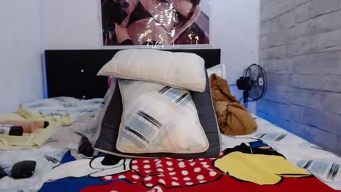 Snapshot of caro_milf_ chatting on 02/21/25, 06:40 Caro milf online show from 02/21/25, 06:40