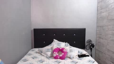 Snapshot of caro_milf_ chatting on 11/04/25, 05:23 Caro milf online show from 11/04/25, 05:23