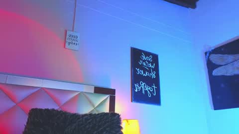 Snapshot of caro_zapata chatting on 12/18/24, 08:42 Carolina online show from 12/18/24, 08:42