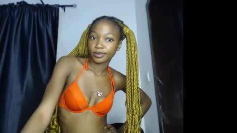 caroline online show from 11/08/25, 04:45