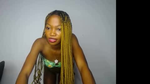 Snapshot of carobaby8 chatting on 11/17/25, 04:29 caroline online show from 11/17/25, 04:29