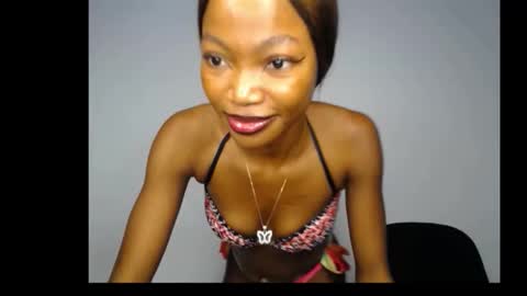 Snapshot of carobaby8 chatting on 11/27/25, 04:36 caroline online show from 11/27/25, 04:36