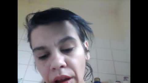 Snapshot of caroisback chatting on 10/14/25, 10:27 caroisback online show from 10/14/25, 10:27