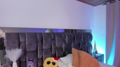 Snapshot of carol_horny chatting on 12/22/25, 02:08 Carol online show from 12/22/25, 02:08