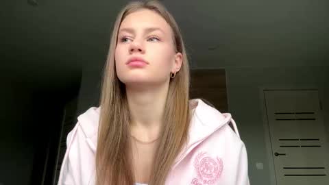 Lisa online show from 12/19/25, 10:33