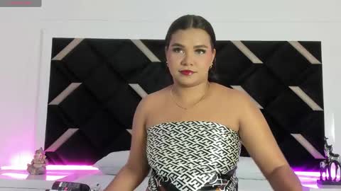 carolina_evannss online show from 05/04/26, 03:46