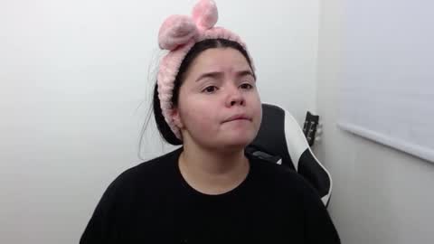 Snapshot of carolina_lee12 chatting on 11/19/25, 01:49 carolina online show from 11/19/25, 01:49