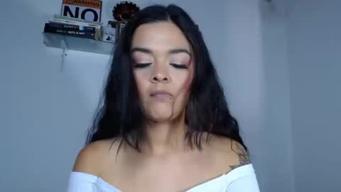 Snapshot of carolina_ml chatting on 09/09/25, 03:22 CarolinaM online show from 09/09/25, 03:22