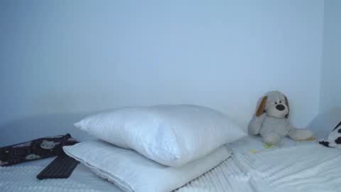 Snapshot of carolina_ml chatting on 10/14/25, 06:31 CarolinaM online show from 10/14/25, 06:31