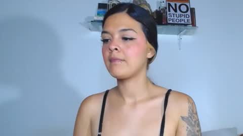 Snapshot of carolina_ml chatting on 10/24/25, 05:09 CarolinaM online show from 10/24/25, 05:09