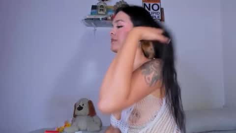 Snapshot of carolina_ml chatting on 11/07/25, 04:40 CarolinaM online show from 11/07/25, 04:40