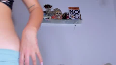 Snapshot of carolina_ml chatting on 12/02/25, 05:30 CarolinaM online show from 12/02/25, 05:30