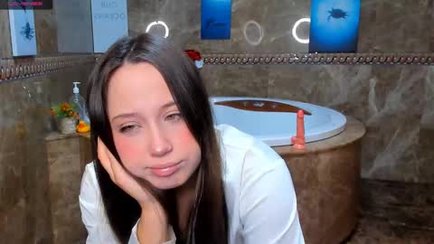 Snapshot of carolina_sky chatting on 12/21/25, 01:46 carolina_sky online show from 12/21/25, 01:46