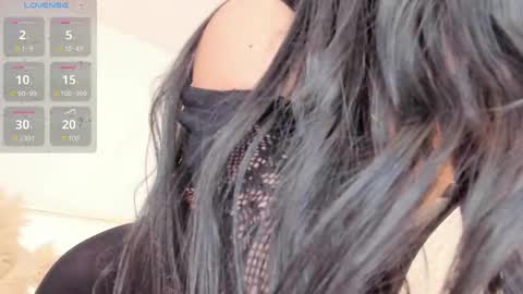 carolina_t online show from 11/01/25, 12:23