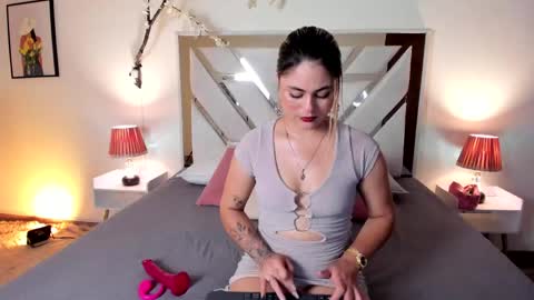 carolina_torres25 online show from 04/17/26, 02:20