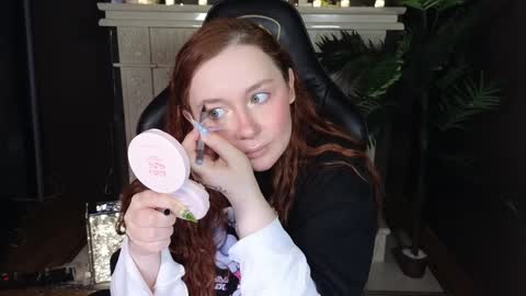 Snapshot of carolina_winter chatting on 02/08/25, 05:51 Mira online show from 02/08/25, 05:51