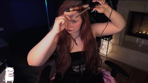 Snapshot of carolina_winter chatting on 02/14/25, 05:51 Mira online show from 02/14/25, 05:51