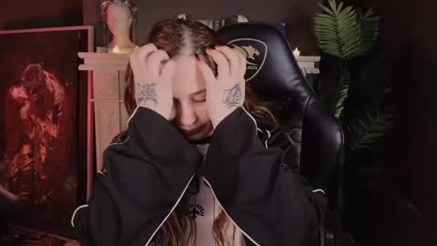 Snapshot of carolina_winter chatting on 02/26/25, 06:04 Mira online show from 02/26/25, 06:04