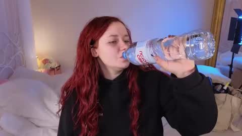 Snapshot of carolina_winter chatting on 09/11/25, 06:13 Mira online show from 09/11/25, 06:13