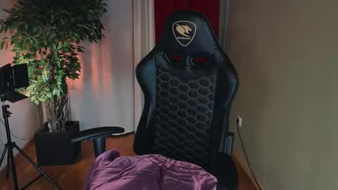 Snapshot of carolina_winter chatting on 09/16/25, 05:19 Mira online show from 09/16/25, 05:19