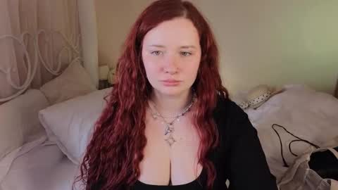 Snapshot of carolina_winter chatting on 09/16/25, 08:10 Mira online show from 09/16/25, 08:10