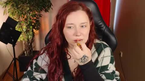 Snapshot of carolina_winter chatting on 09/19/25, 02:07 Mira online show from 09/19/25, 02:07