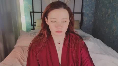 Snapshot of carolina_winter chatting on 10/12/25, 05:39 Mira online show from 10/12/25, 05:39