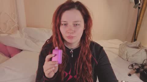 Snapshot of carolina_winter chatting on 10/28/25, 05:33 Mira online show from 10/28/25, 05:33