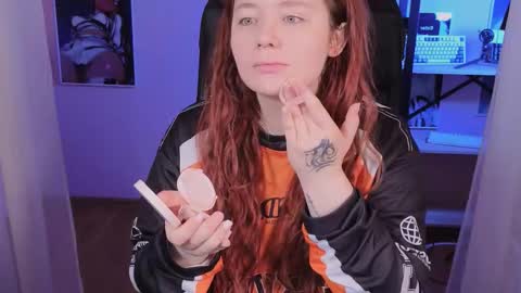 Snapshot of carolina_winter chatting on 10/29/25, 07:21 Mira online show from 10/29/25, 07:21