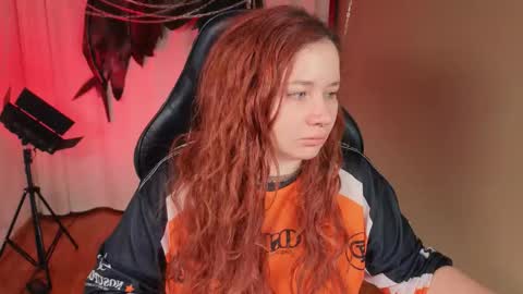 Snapshot of carolina_winter chatting on 11/04/25, 06:01 Mira online show from 11/04/25, 06:01