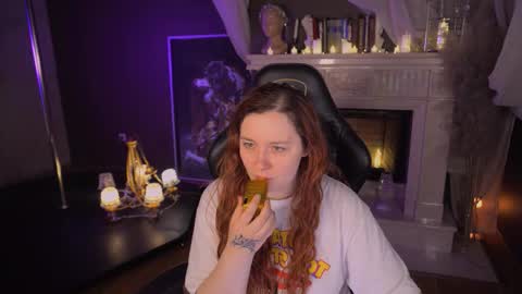 Snapshot of carolina_winter chatting on 11/22/25, 12:48 Mira online show from 11/22/25, 12:48