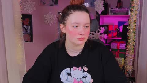 Snapshot of carolina_winter chatting on 12/18/25, 05:13 Mira online show from 12/18/25, 05:13