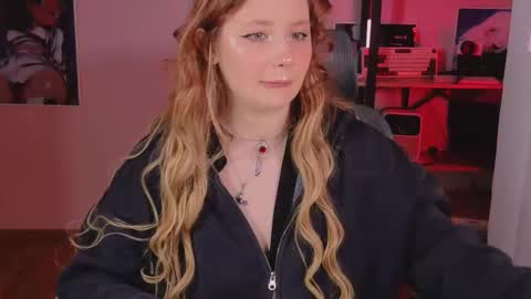 Snapshot of carolina_winter chatting on 02/13/26, 05:25 Mira online show from 02/13/26, 05:25