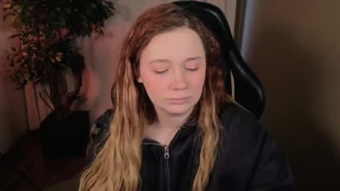 Snapshot of carolina_winter chatting on 03/16/26, 05:44 Mira online show from 03/16/26, 05:44