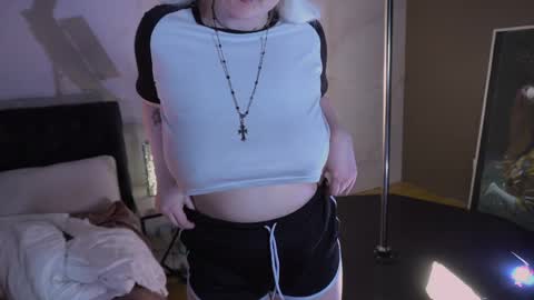 Snapshot of carolina_winter chatting on 04/11/26, 07:45 Mira online show from 04/11/26, 07:45
