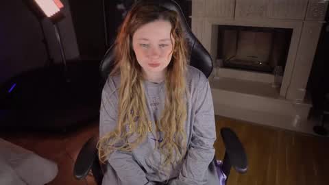 Snapshot of carolina_winter chatting on 04/12/26, 05:34 Mira online show from 04/12/26, 05:34
