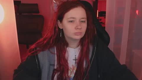Snapshot of carolina_winter chatting on 04/26/26, 05:27 Mira online show from 04/26/26, 05:27