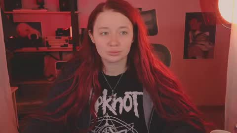Snapshot of carolina_winter chatting on 04/30/26, 06:42 Mira online show from 04/30/26, 06:42