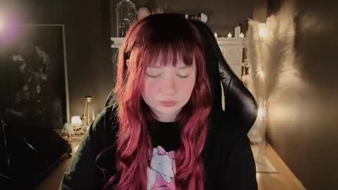 Snapshot of carolina_winter chatting on 05/05/26, 05:15 Mira online show from 05/05/26, 05:15