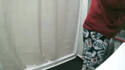 Snapshot of carolinaboy01 chatting on 03/08/25, 11:37 carolinaboy01 online show from 03/08/25, 11:37