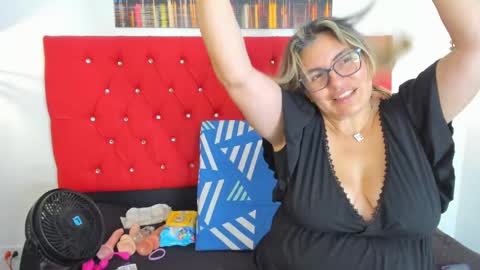 Snapshot of carolinacrus01 chatting on 09/10/25, 05:13 Carolina online show from 09/10/25, 05:13