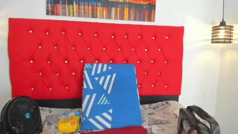 Snapshot of carolinacrus01 chatting on 09/18/25, 04:20 Carolina online show from 09/18/25, 04:20