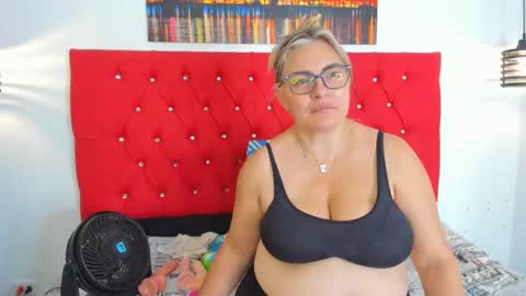 Snapshot of carolinacrus01 chatting on 09/22/25, 05:26 Carolina online show from 09/22/25, 05:26