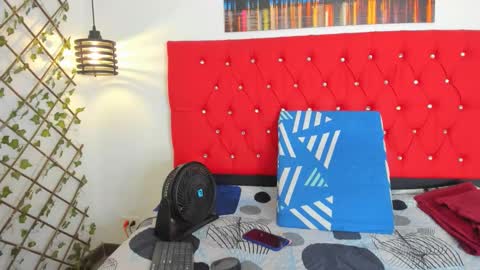 Snapshot of carolinacrus01 chatting on 09/25/25, 02:43 Carolina online show from 09/25/25, 02:43