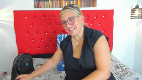 Snapshot of carolinacrus01 chatting on 10/05/25, 04:38 Carolina online show from 10/05/25, 04:38