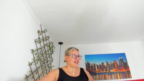 Snapshot of carolinacrus01 chatting on 10/19/25, 03:01 Carolina online show from 10/19/25, 03:01