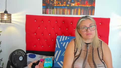 Snapshot of carolinacrus01 chatting on 10/30/25, 03:02 Carolina online show from 10/30/25, 03:02