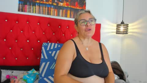 Snapshot of carolinacrus01 chatting on 11/04/25, 04:06 Carolina online show from 11/04/25, 04:06