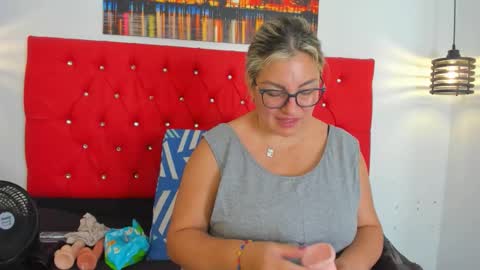 Snapshot of carolinacrus01 chatting on 11/10/25, 03:33 Carolina online show from 11/10/25, 03:33